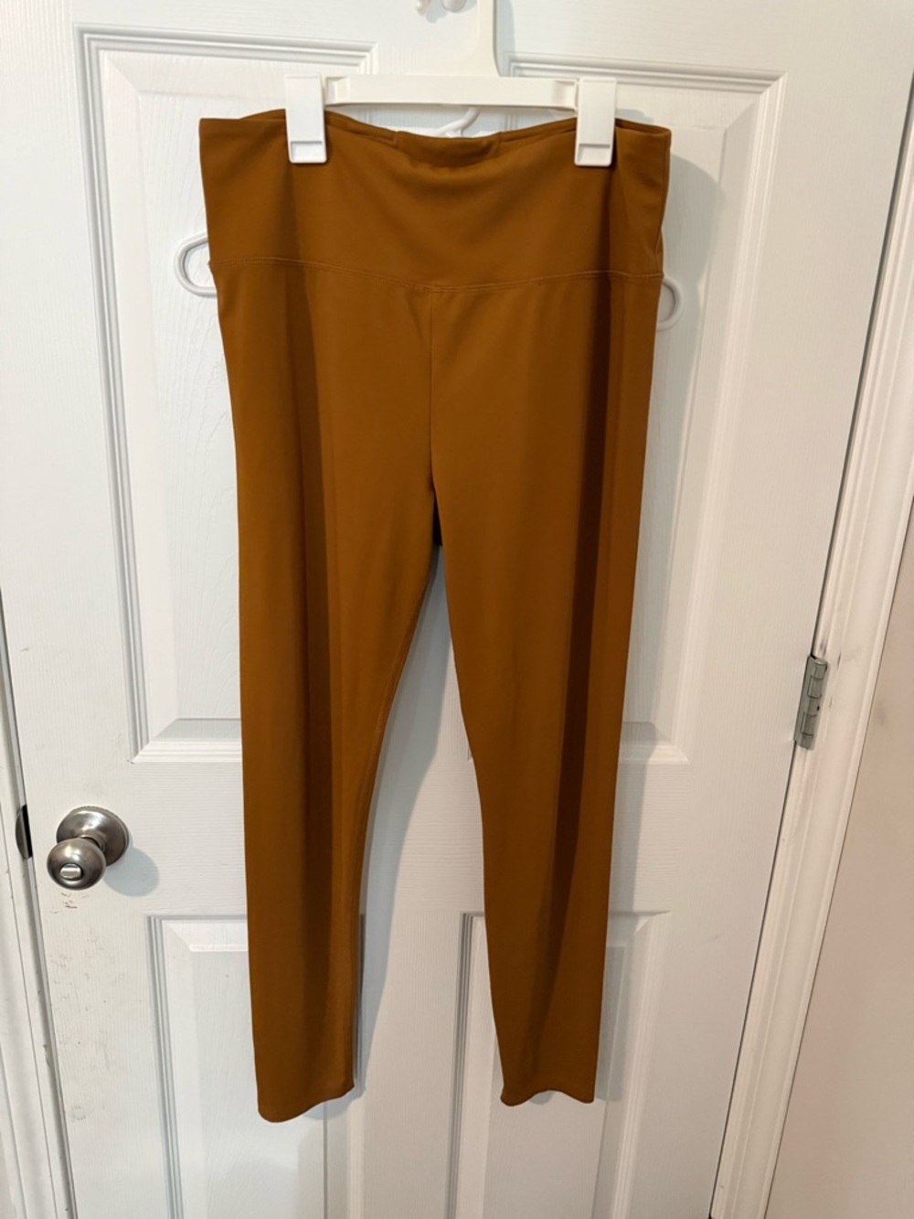 Lou & Grey Slim High-Rise Ponte Leggings in Mustard